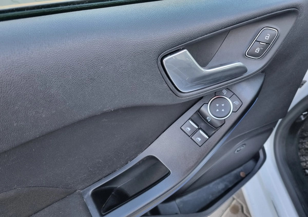 Ford Fiesta cena 36900 przebieg: 61500, rok produkcji 2018 z Brzostek małe 667